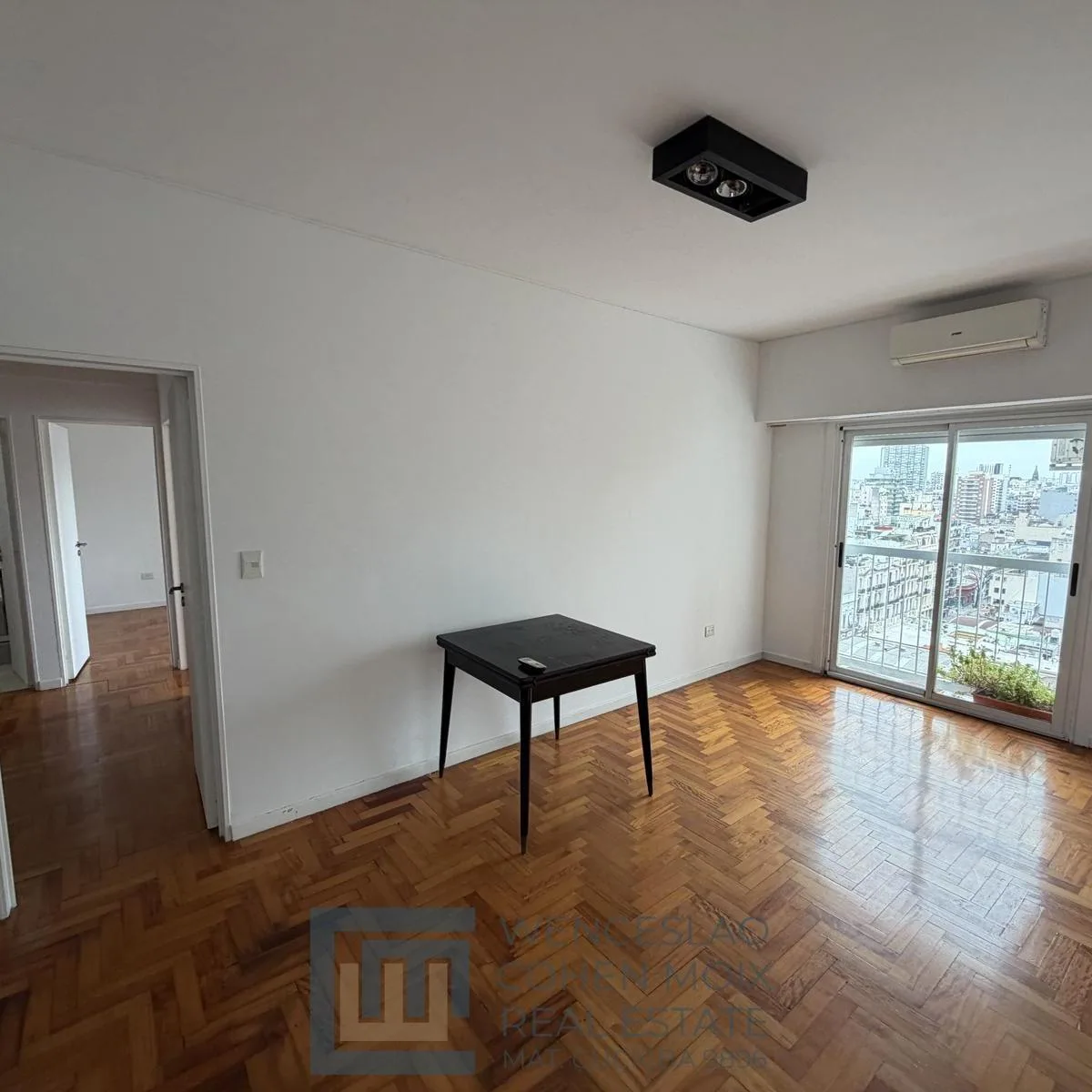 3-room unit with French balcony