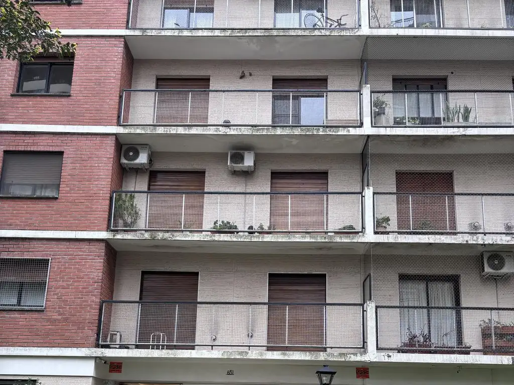 Departamento con balcón en Olivos