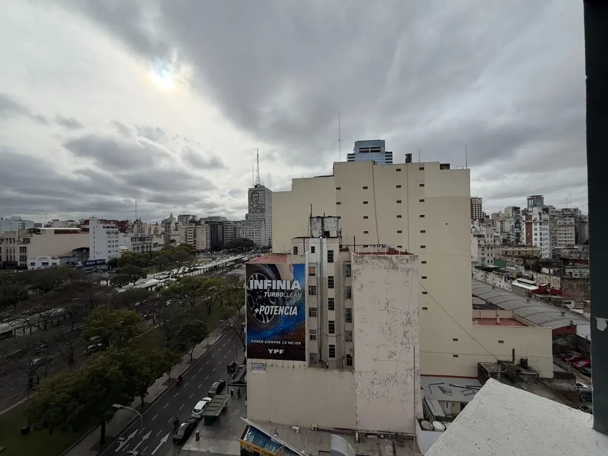 Monoambiente con balcón terraza
