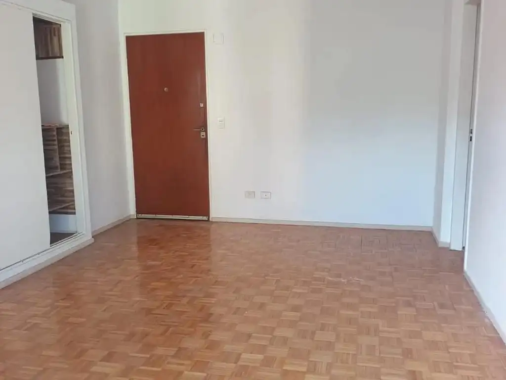 Monoambiente con balcón norte