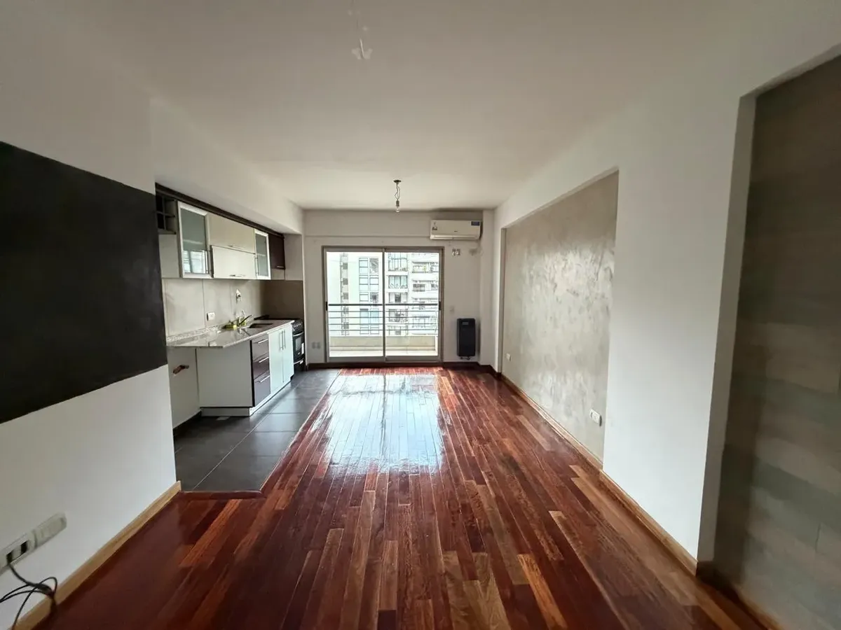 Monoambiente con balcón al contrafrente