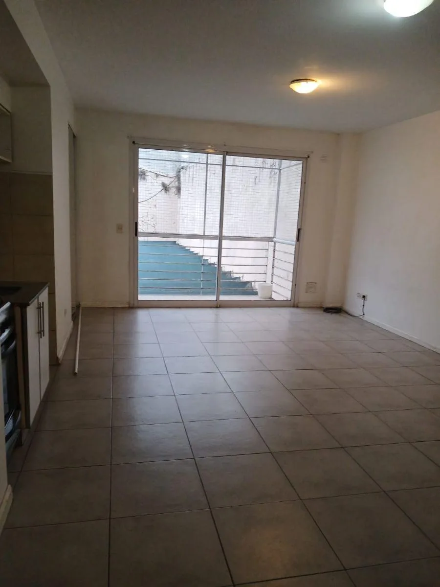Departamento de un ambiente con balcón