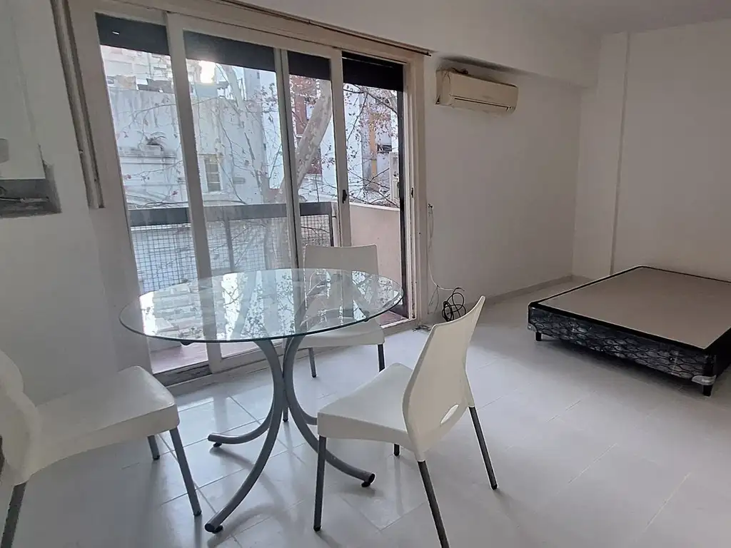 Monoambiente con balcón en Palermo