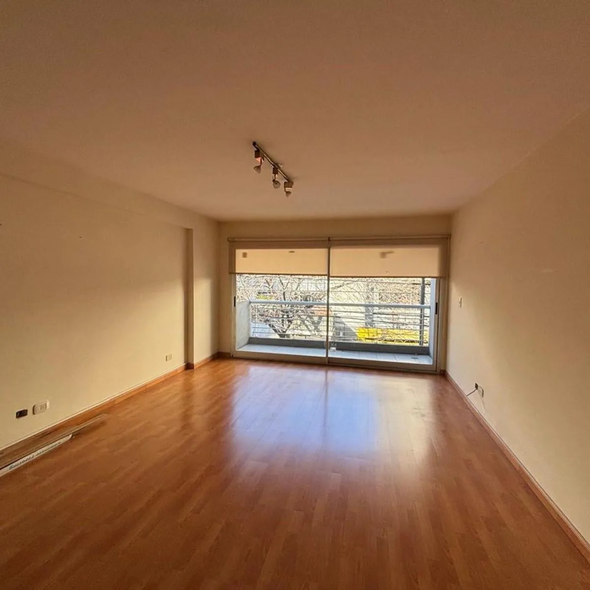 Monoambiente con balcón