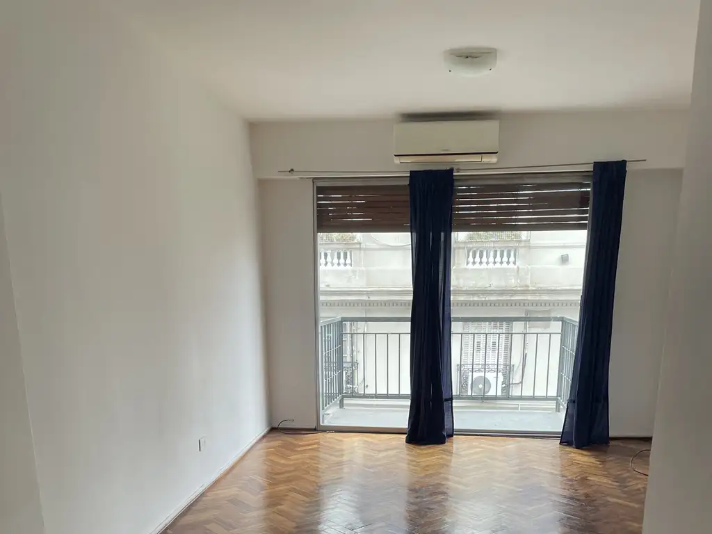 Monoambiente con balcón y vista