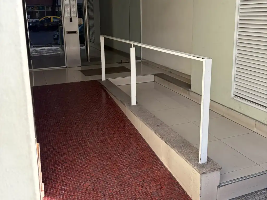 Monoambiente con balcón francés en Almagro