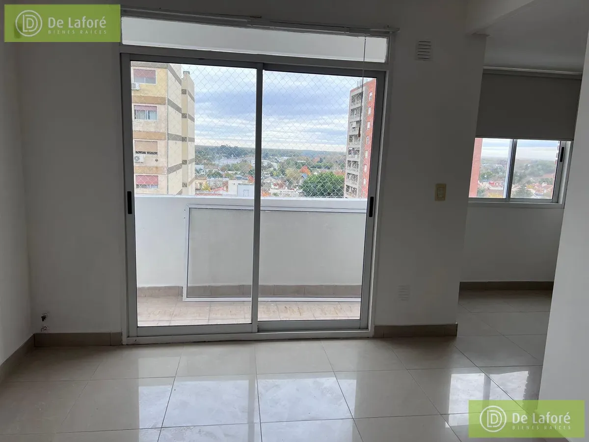 Alquiler - Departamento 3 Ambientes En San Fernando, Último Piso Con Balcón Y Cochera