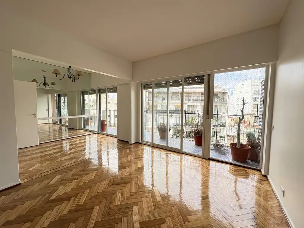 Departamento con 3 balcones