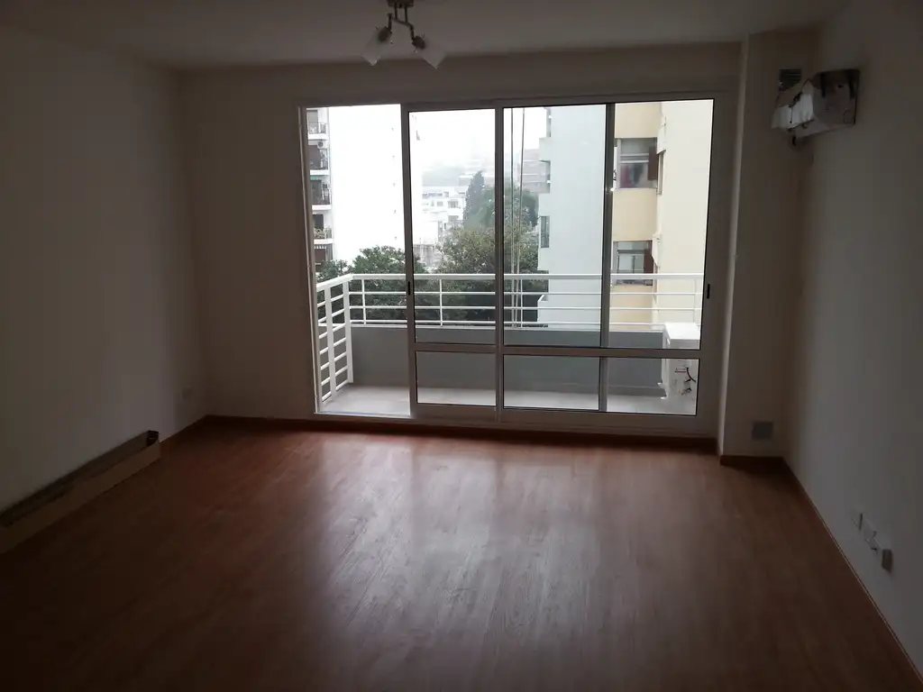 Studio with balcony in Belgrano