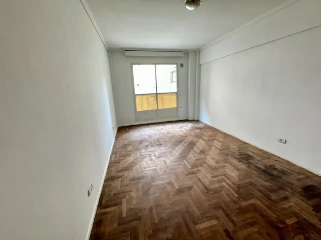 Monoambiente divisible con parquet