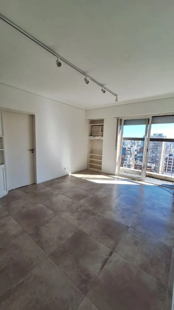 Belgrano con balcón y vista abierta
