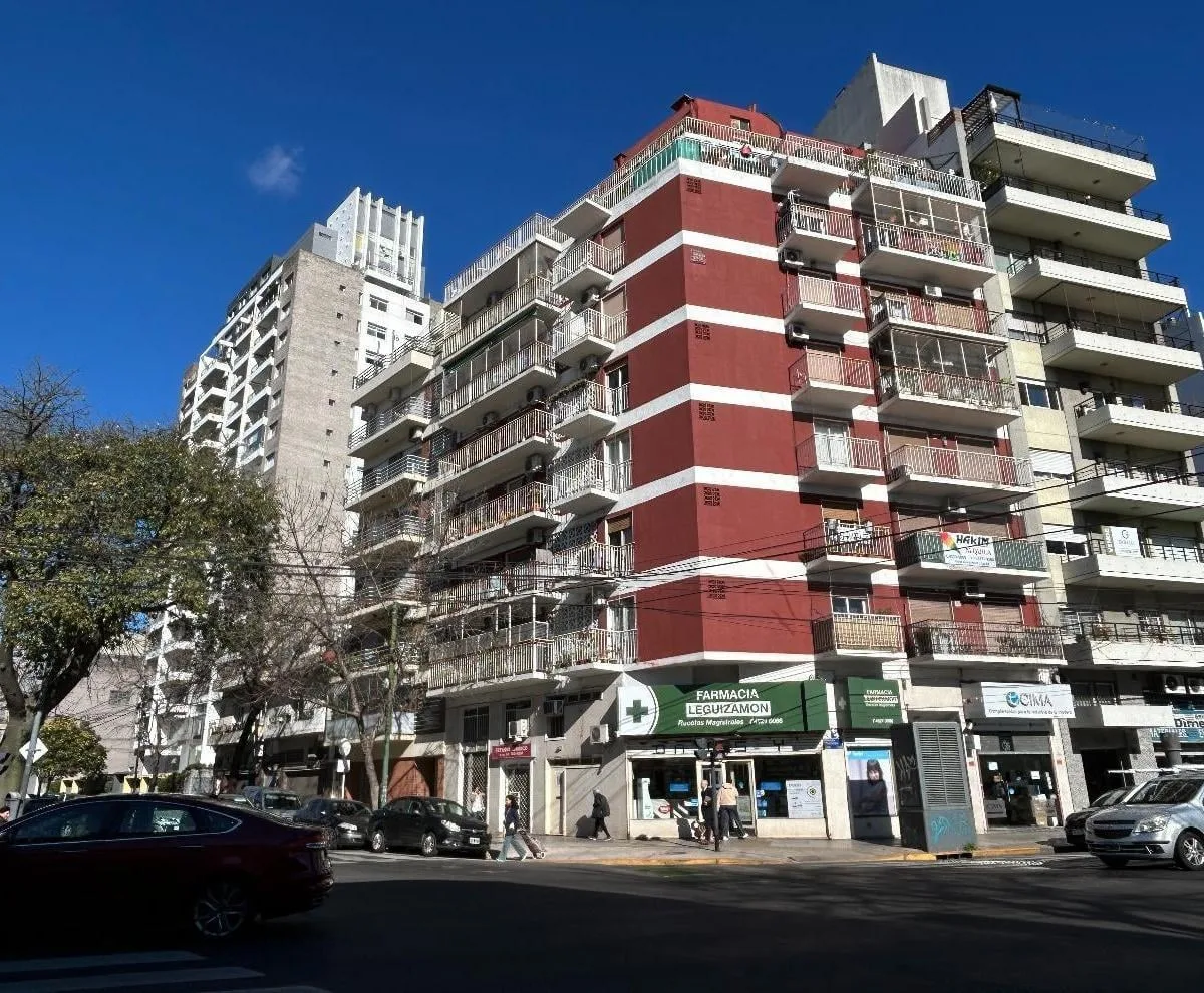 Departamento con balcón al frente