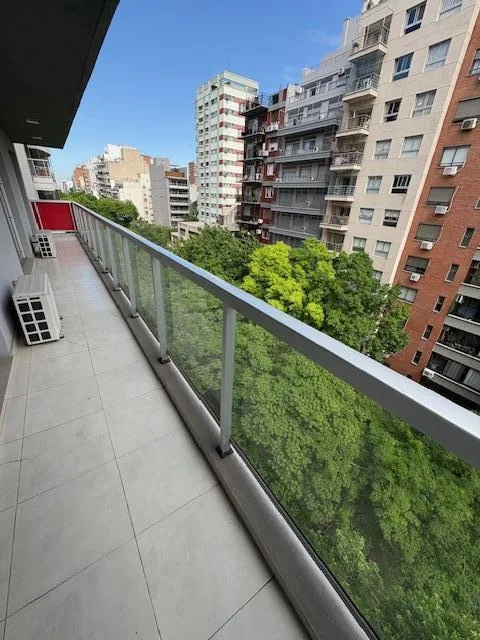 3 ambientes al frente con balcón corrido
