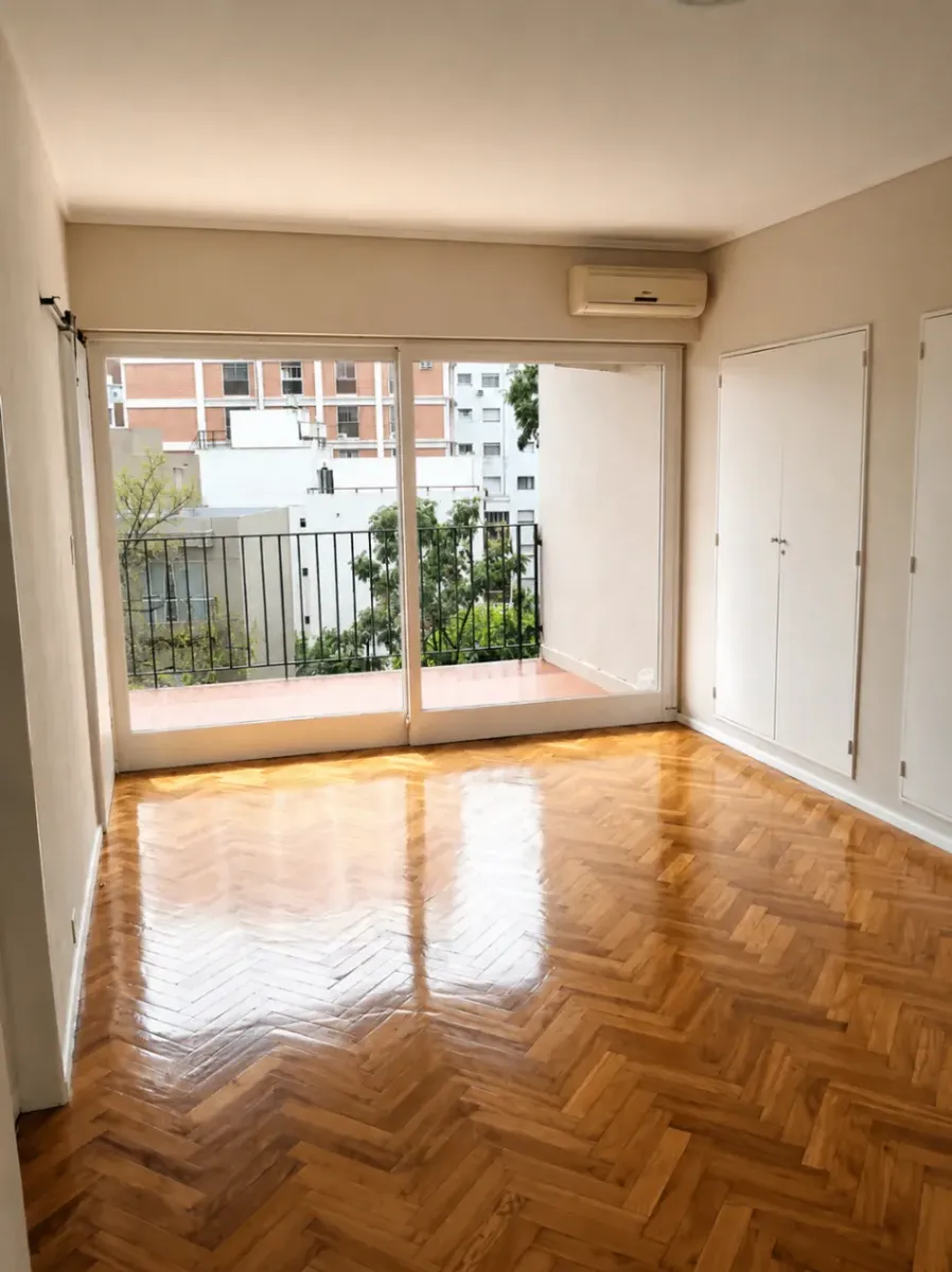 Monoambiente con balcón y bañera