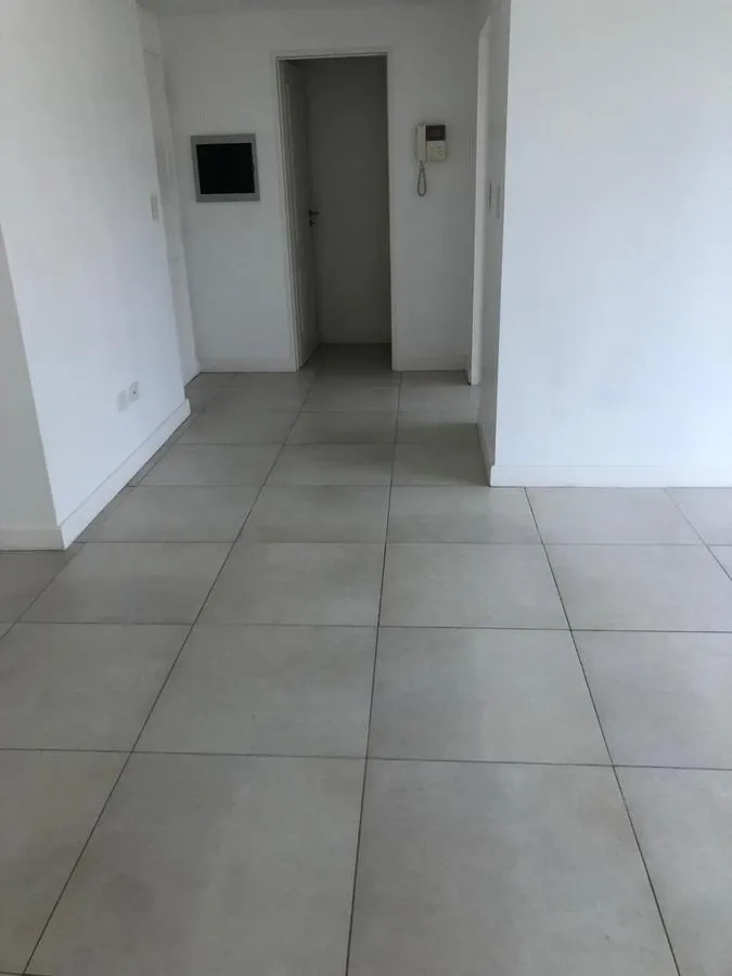 Balcón corrido, piscina y gym