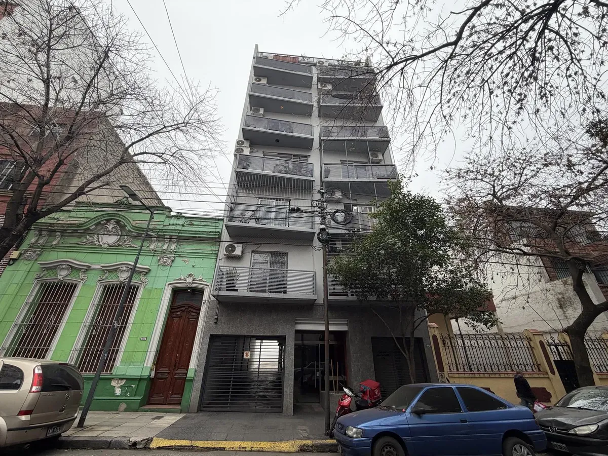 Monoambiente con balcón