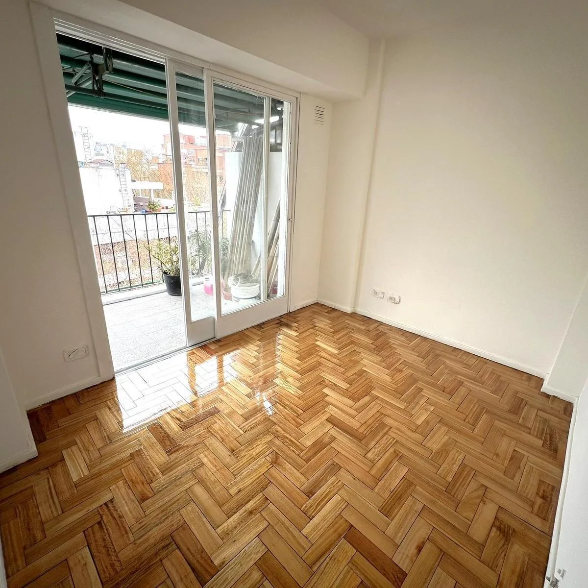 Departamento 2 ambientes con balcón aterrazado