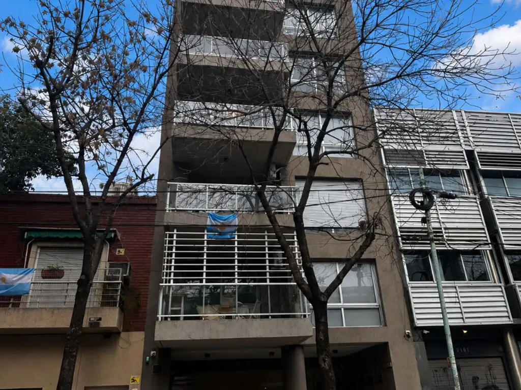 Monoambiente con balcón y pileta