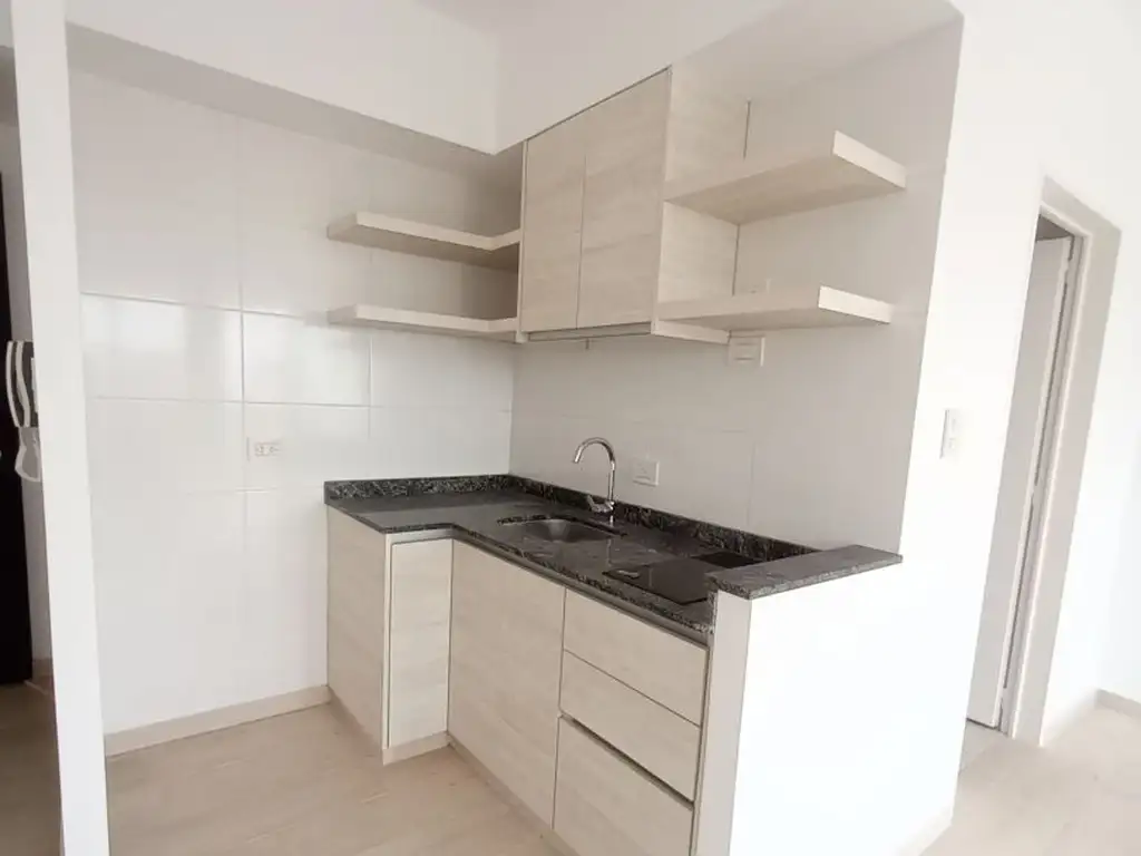 Monoambiente con balcón