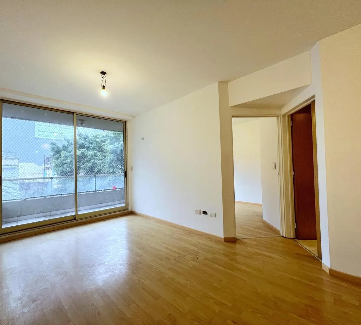 2 ambientes con balcón