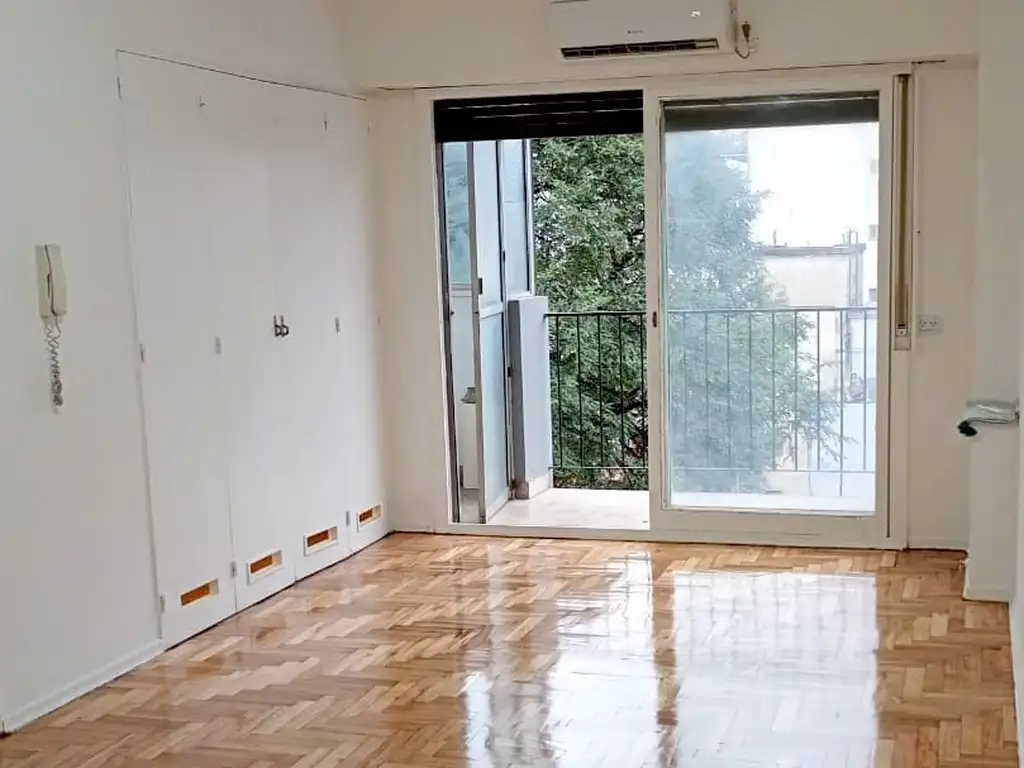 Departamento con balcón en Belgrano