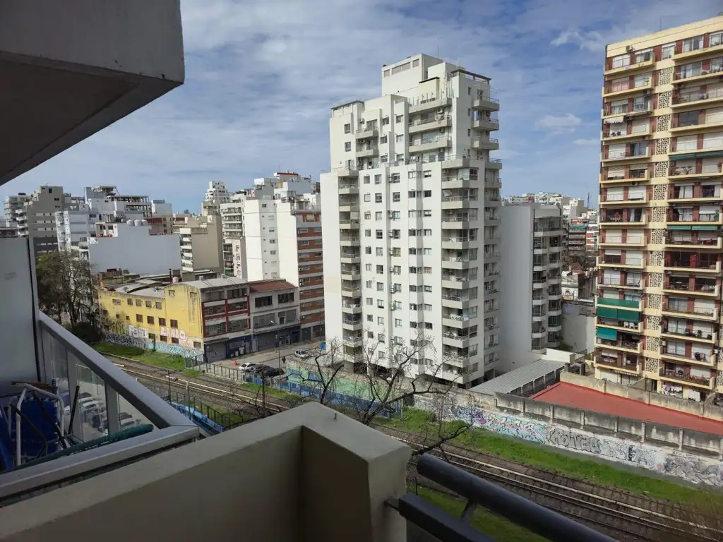 Monoambiente con balcón terraza