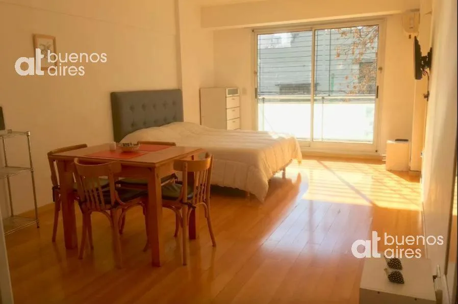Monoambiente amoblado con balcón