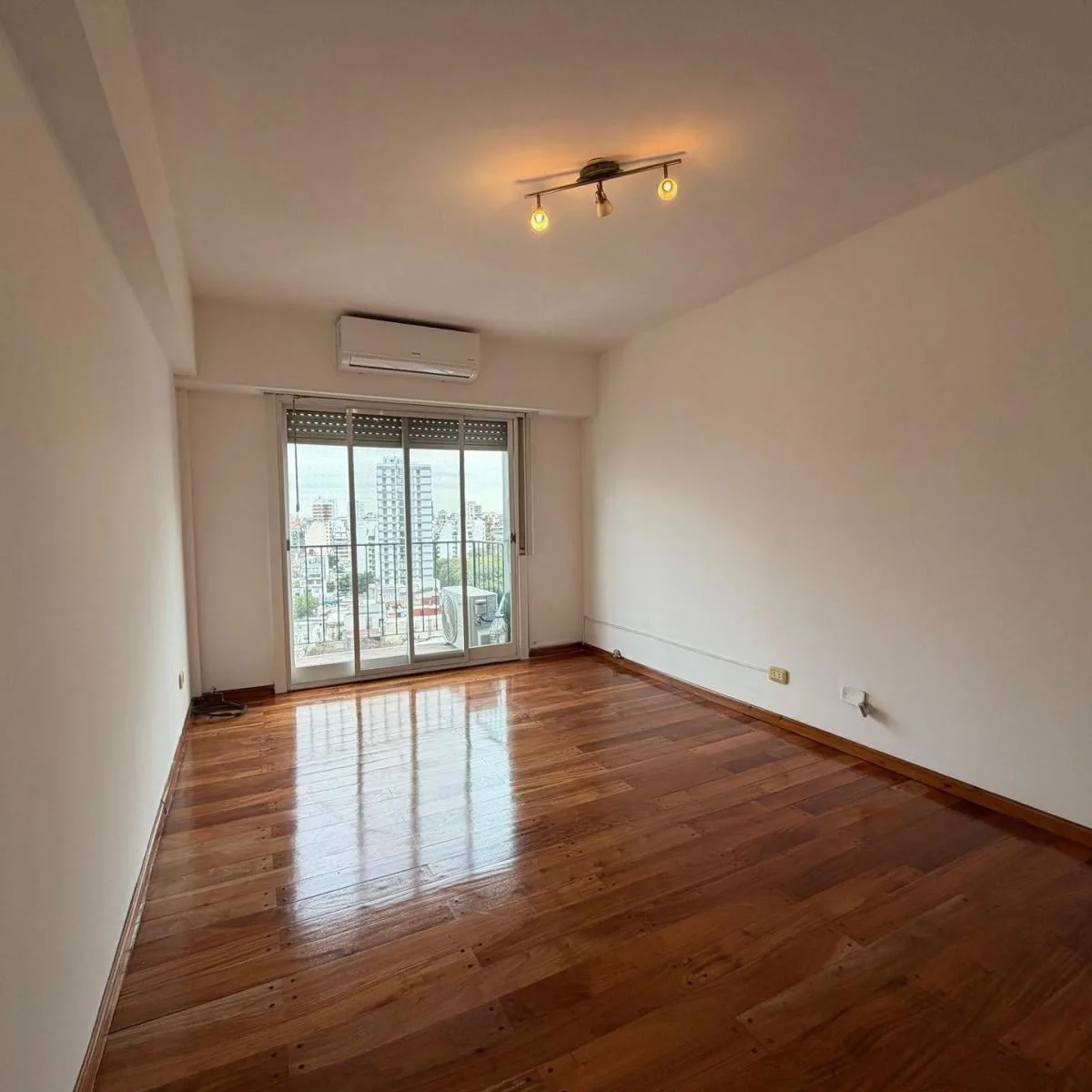 2BR with balcony and parking