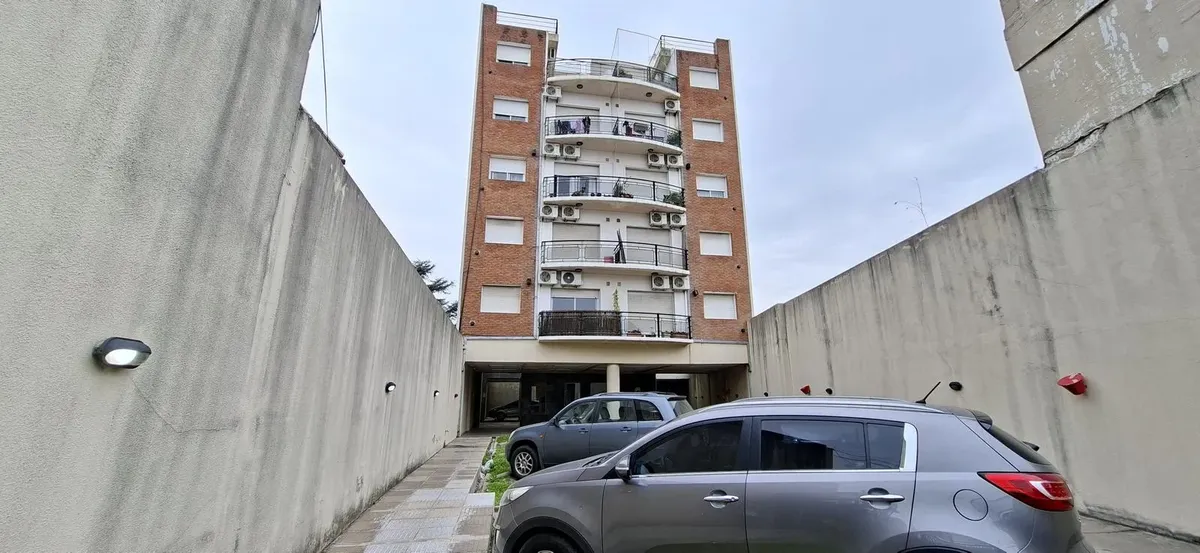 Departamento De 2 Ambientes Muy Luminoso En Florida - En Alquiler