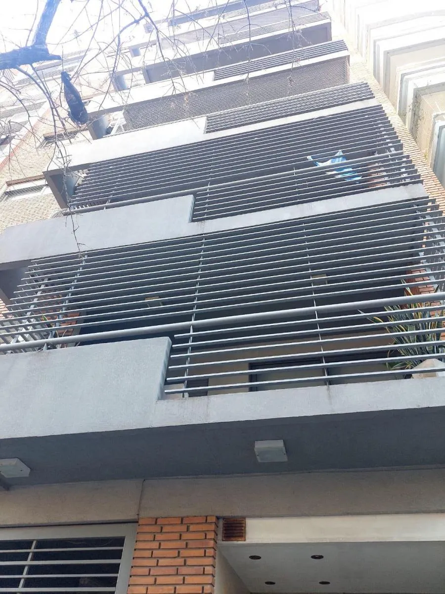 Monoambiente con balcón terraza