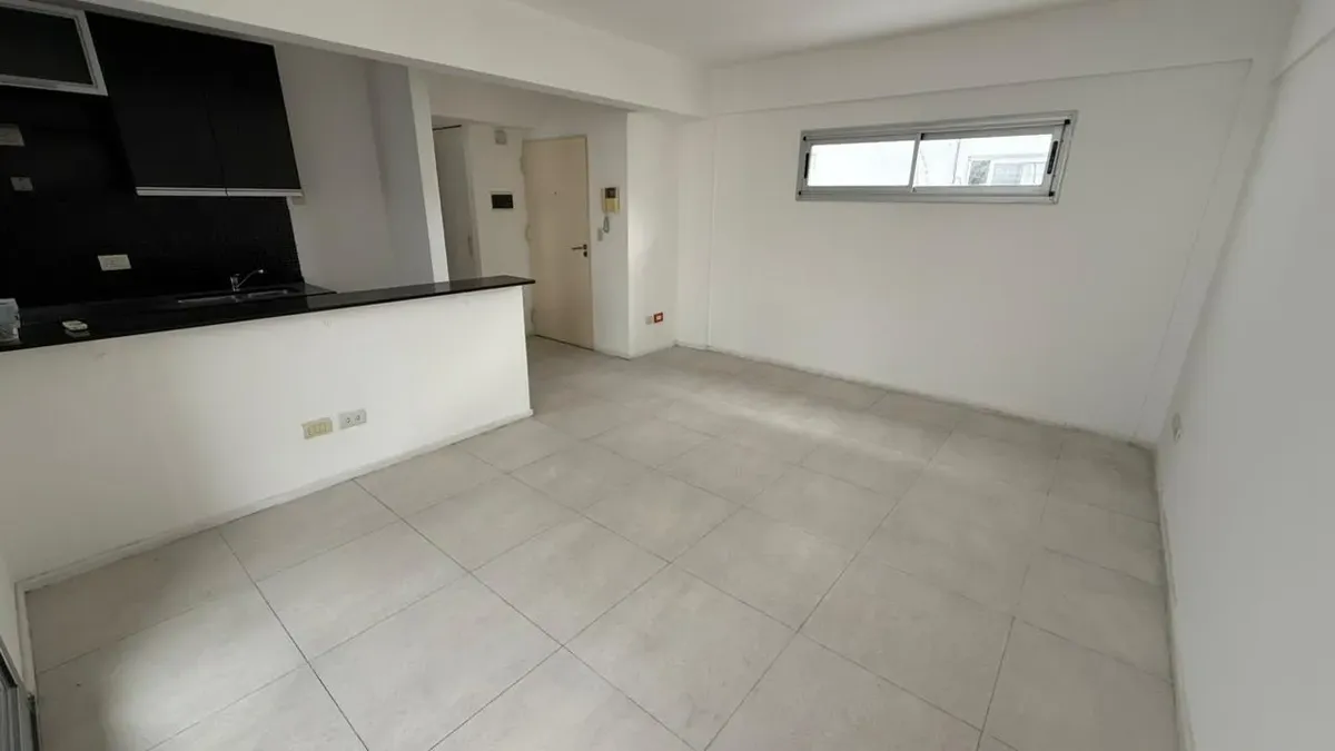 Alquiler / Departamento / 2 Ambientes / Almagro Con Cochera