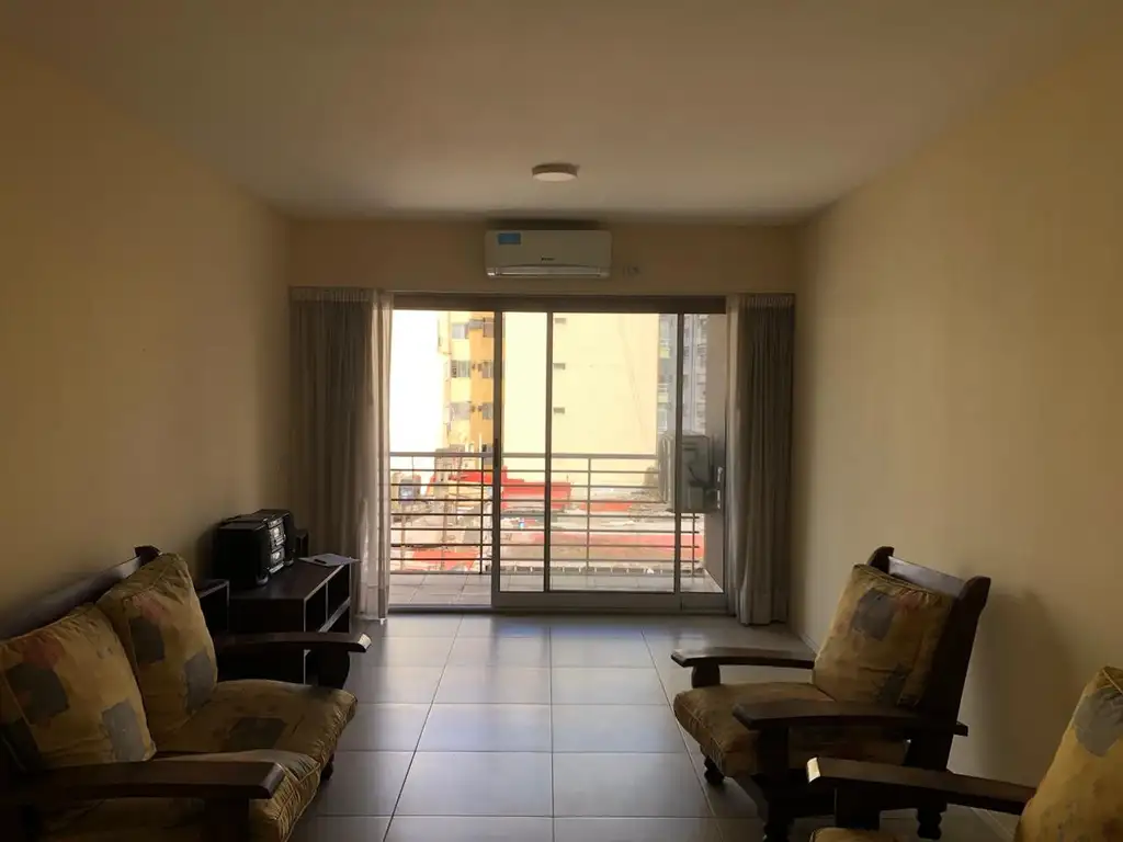 Monoambiente con balcón y amenities