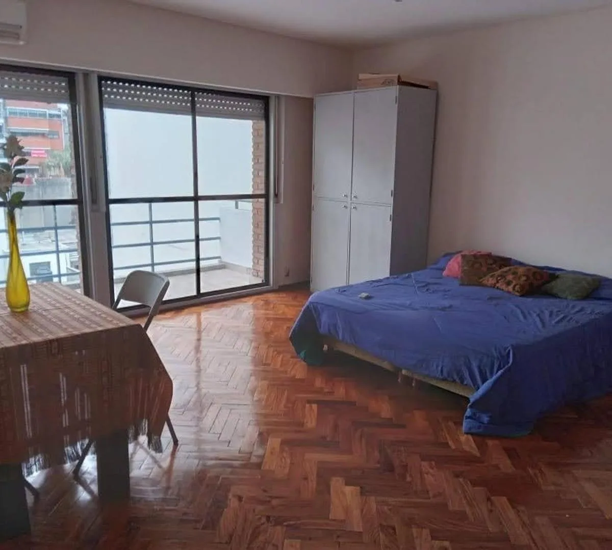 Studio amueblado con balcón