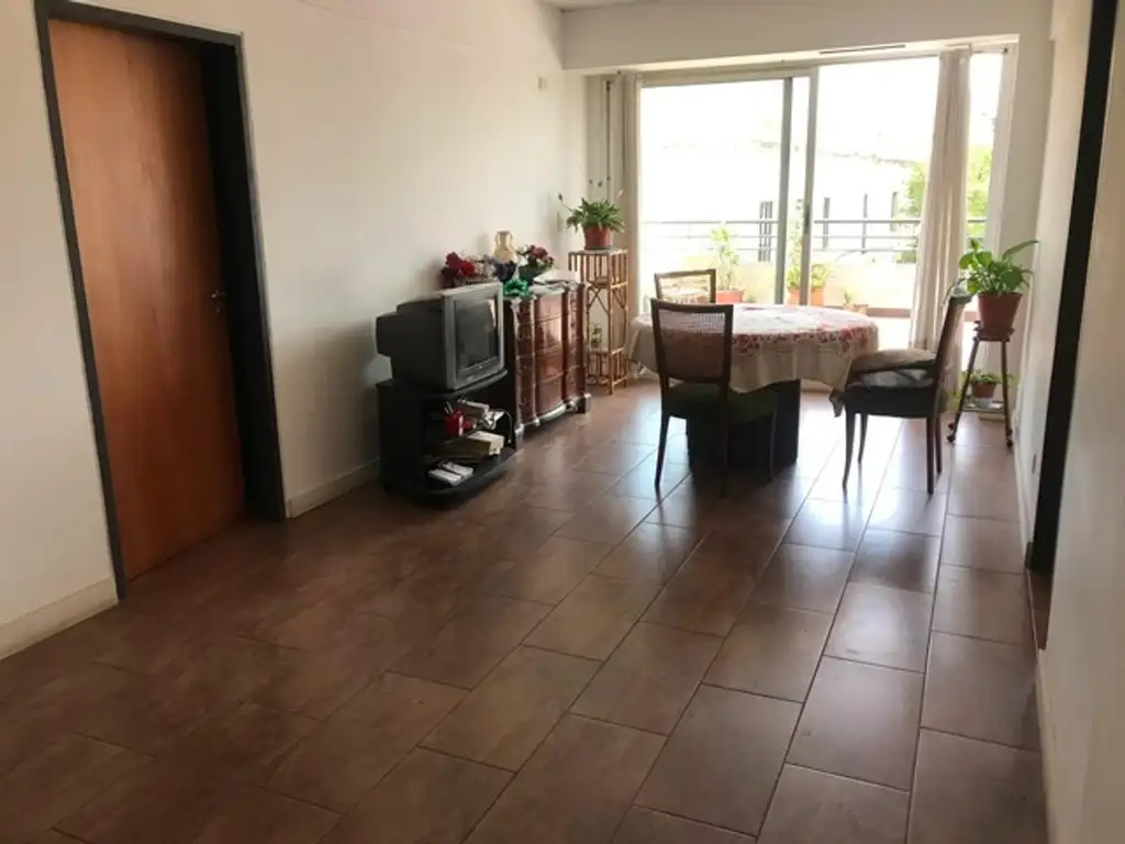 Departamento con balcón terraza en Caballito