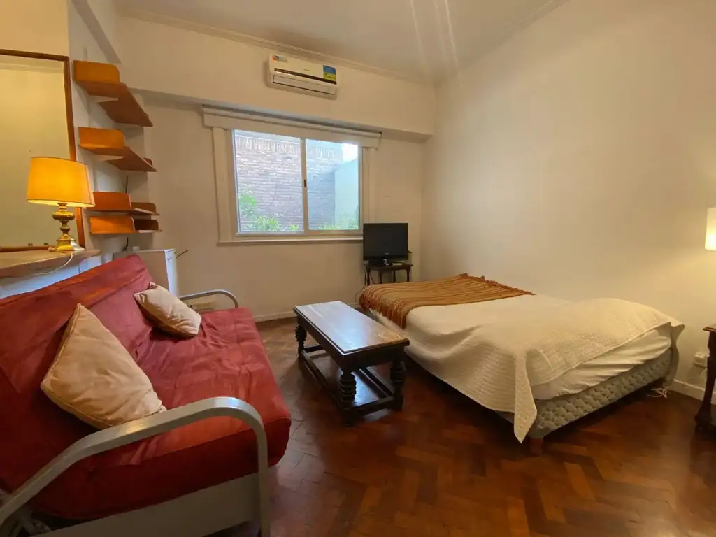 Monoambiente con cama doble