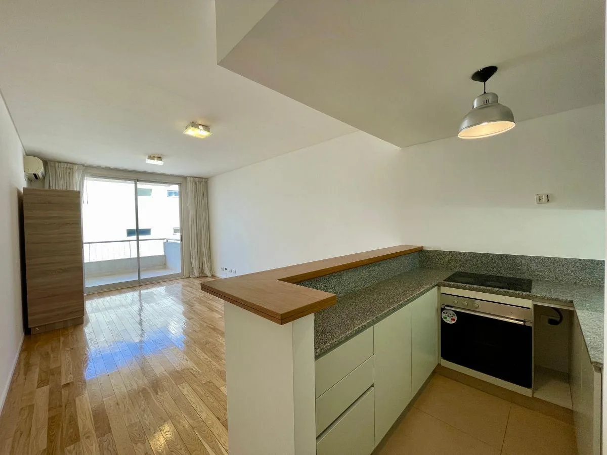 Monoambiente con balcón y amenities