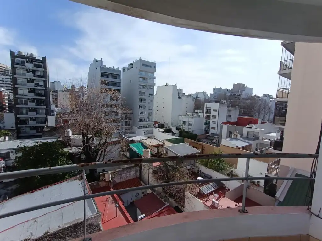 Monoambiente con balcón