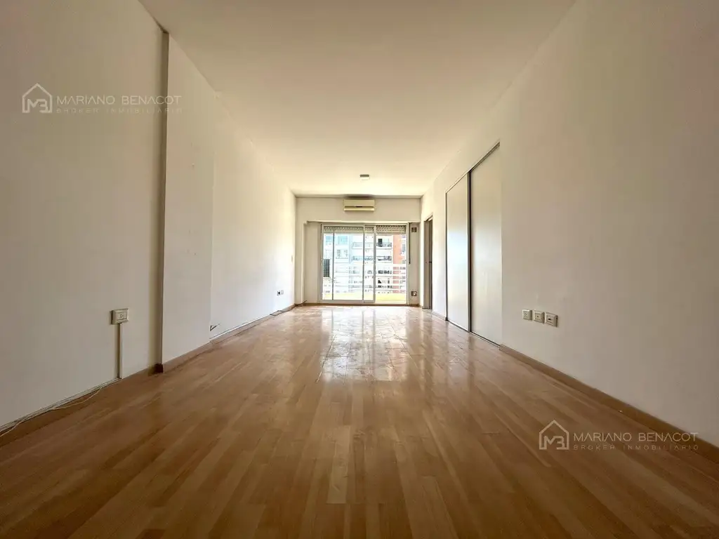 Monoambiente con balcón y pileta