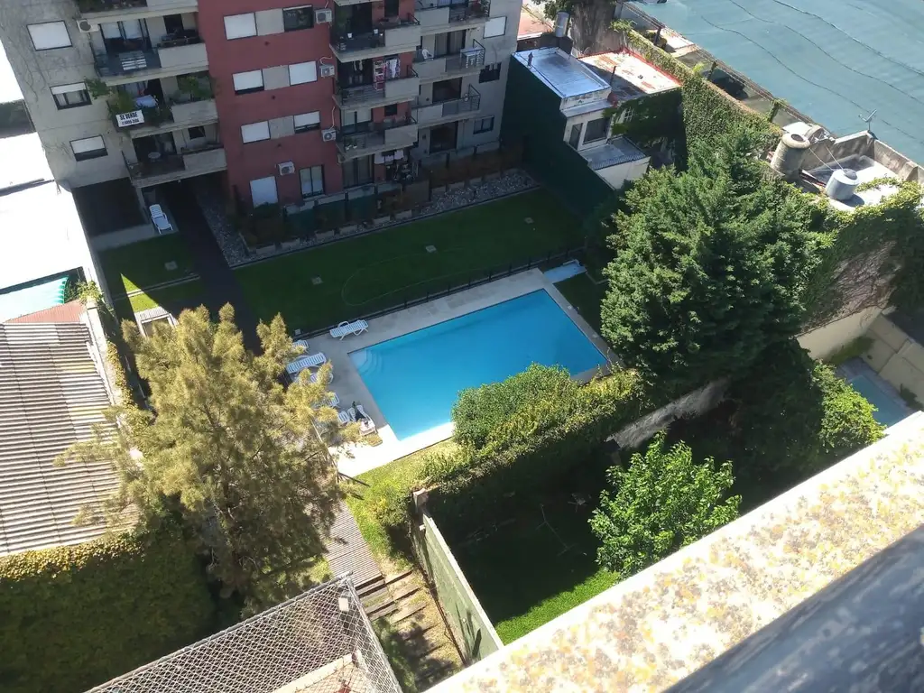 Monoambiente con balcón y pileta