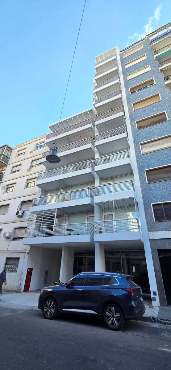 Monoambiente con balcón y pileta