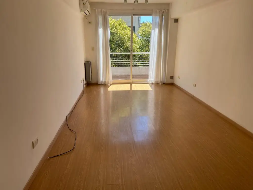 Front-facing studio with balcony