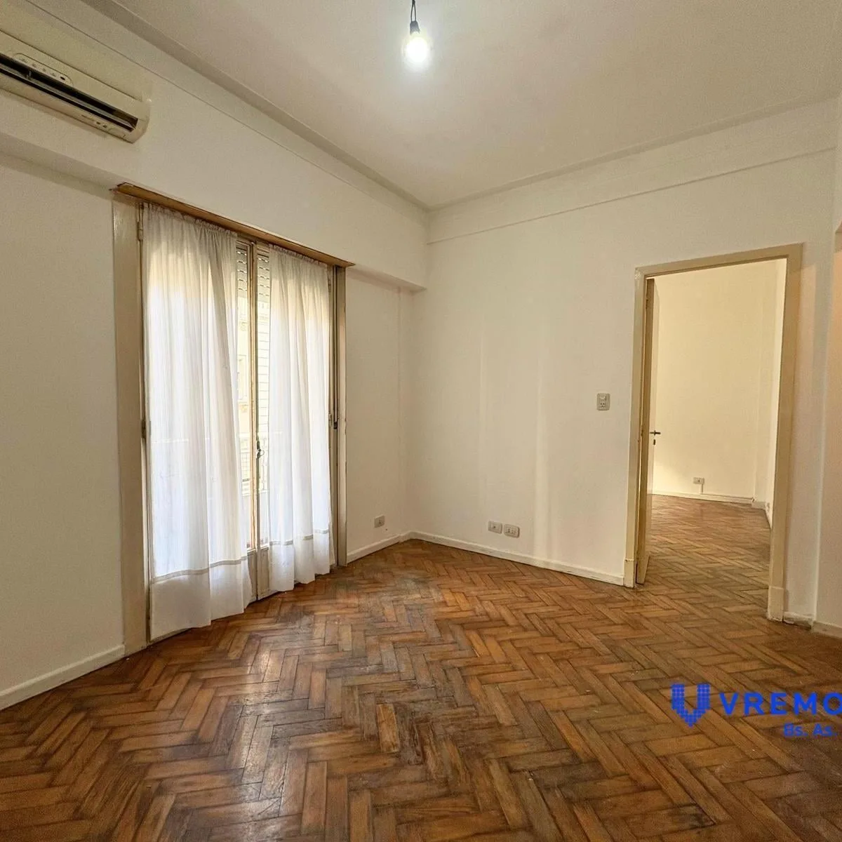 2 ambientes con balcón