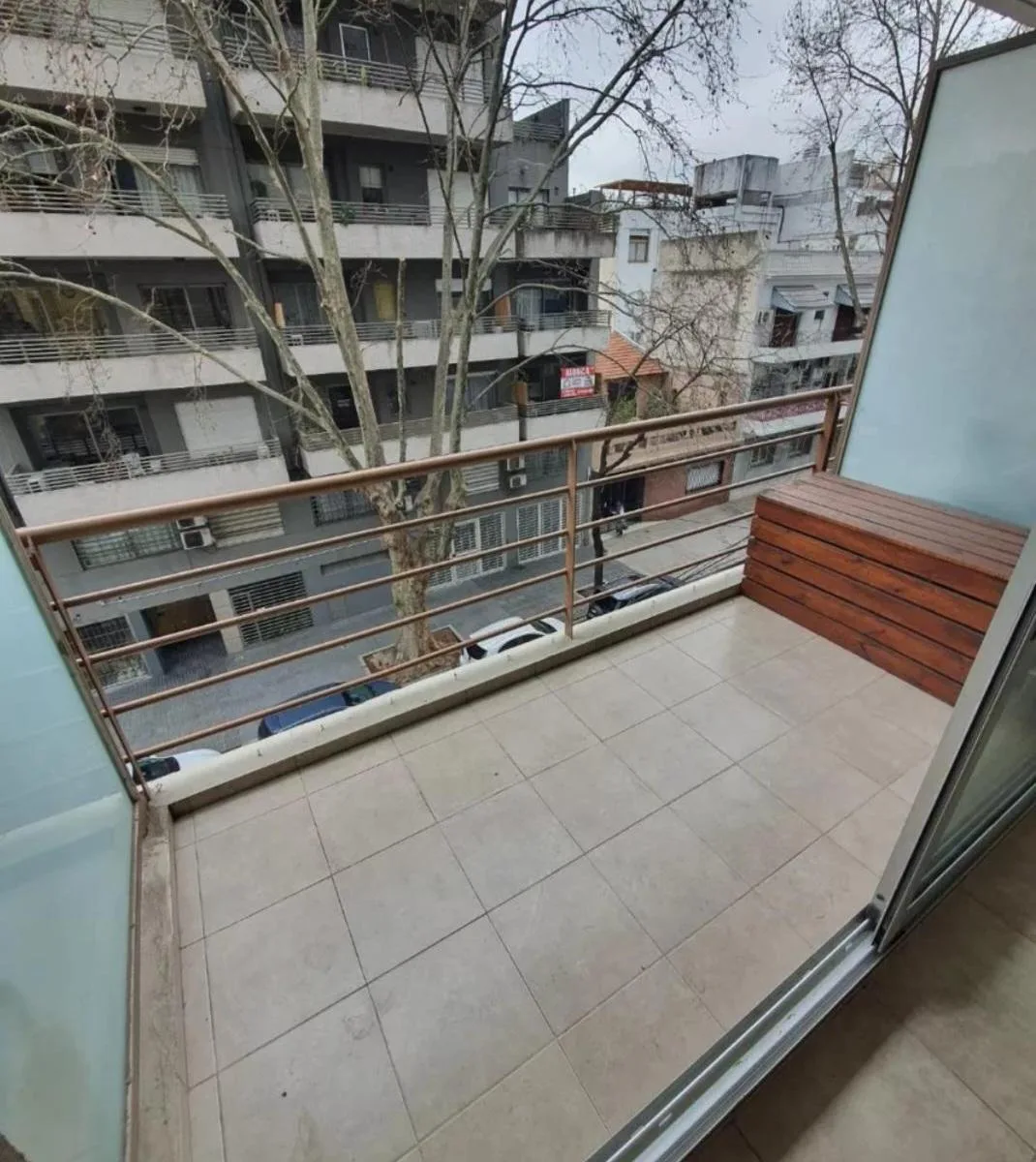 Colegiales con balcón y SUM