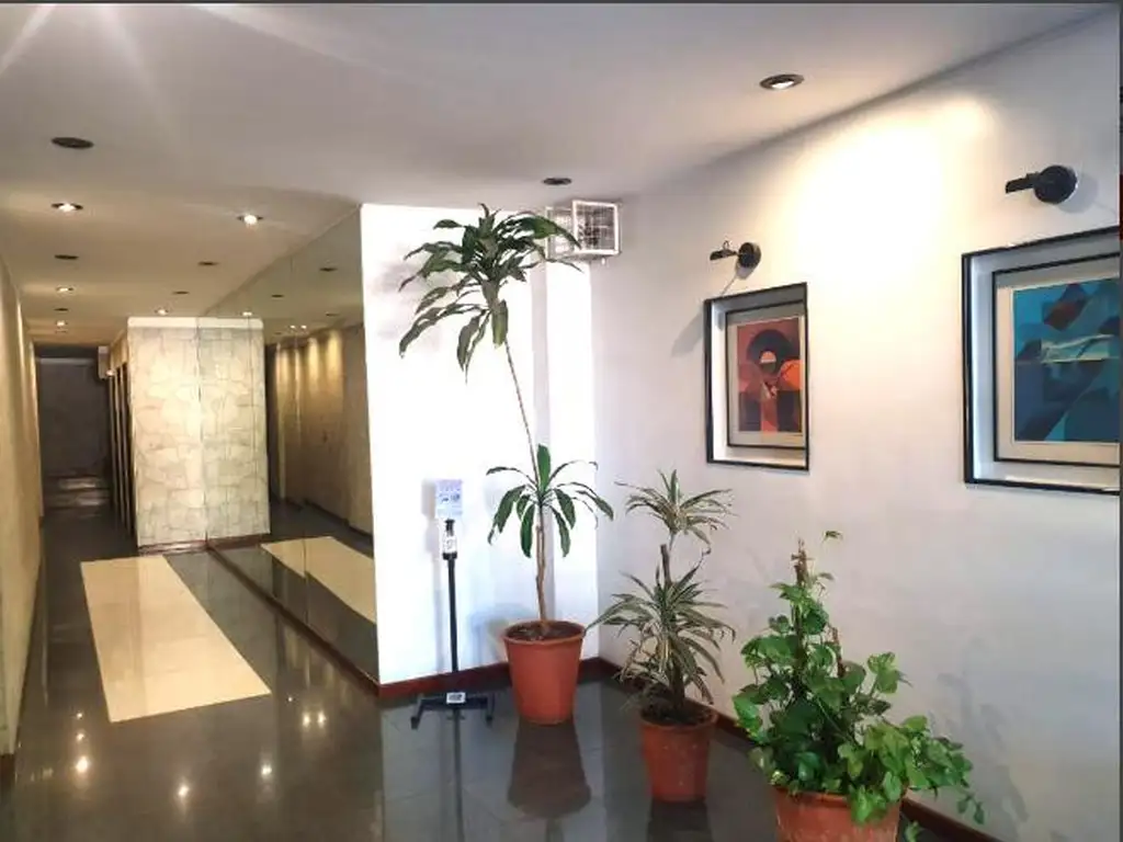 Departamento con balcón corrido