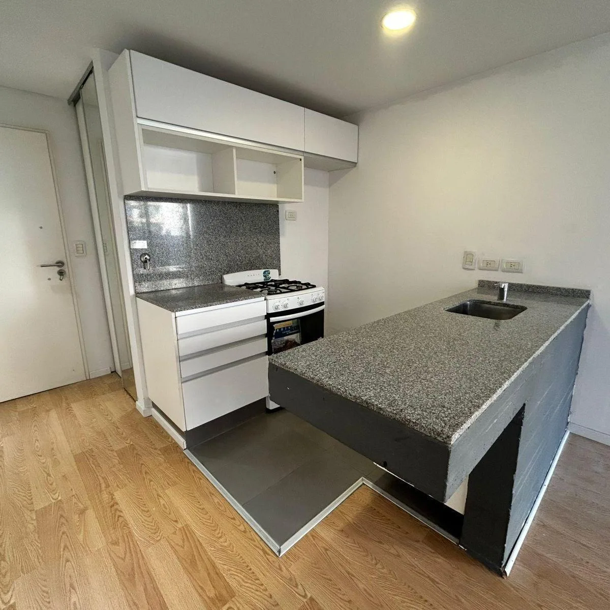 Studio with balcony, Belgrano