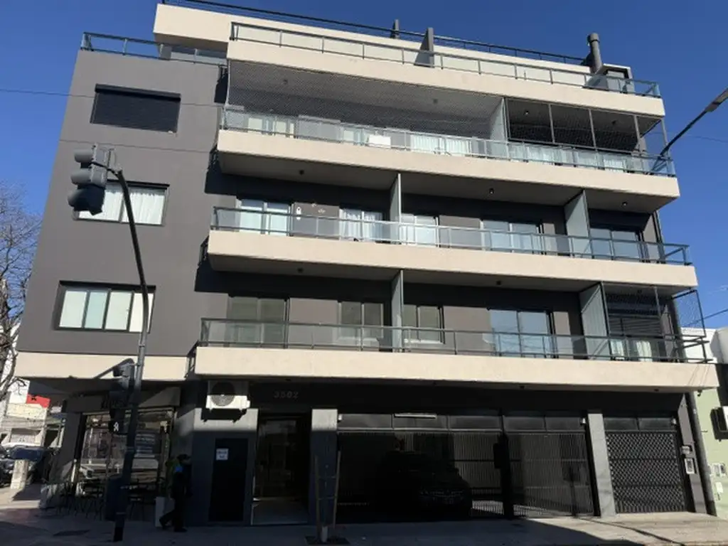 Departamento con balcón en Villa Urquiza