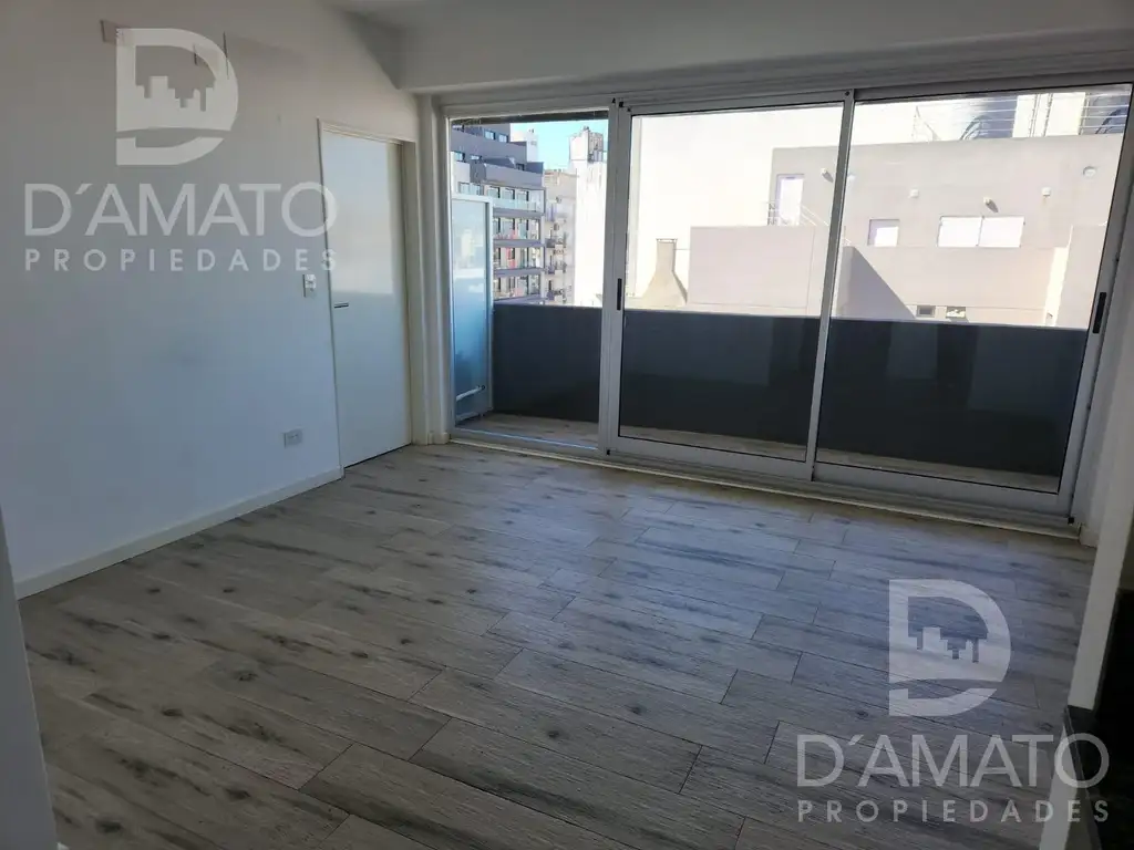 Monoambiente con balcón al frente