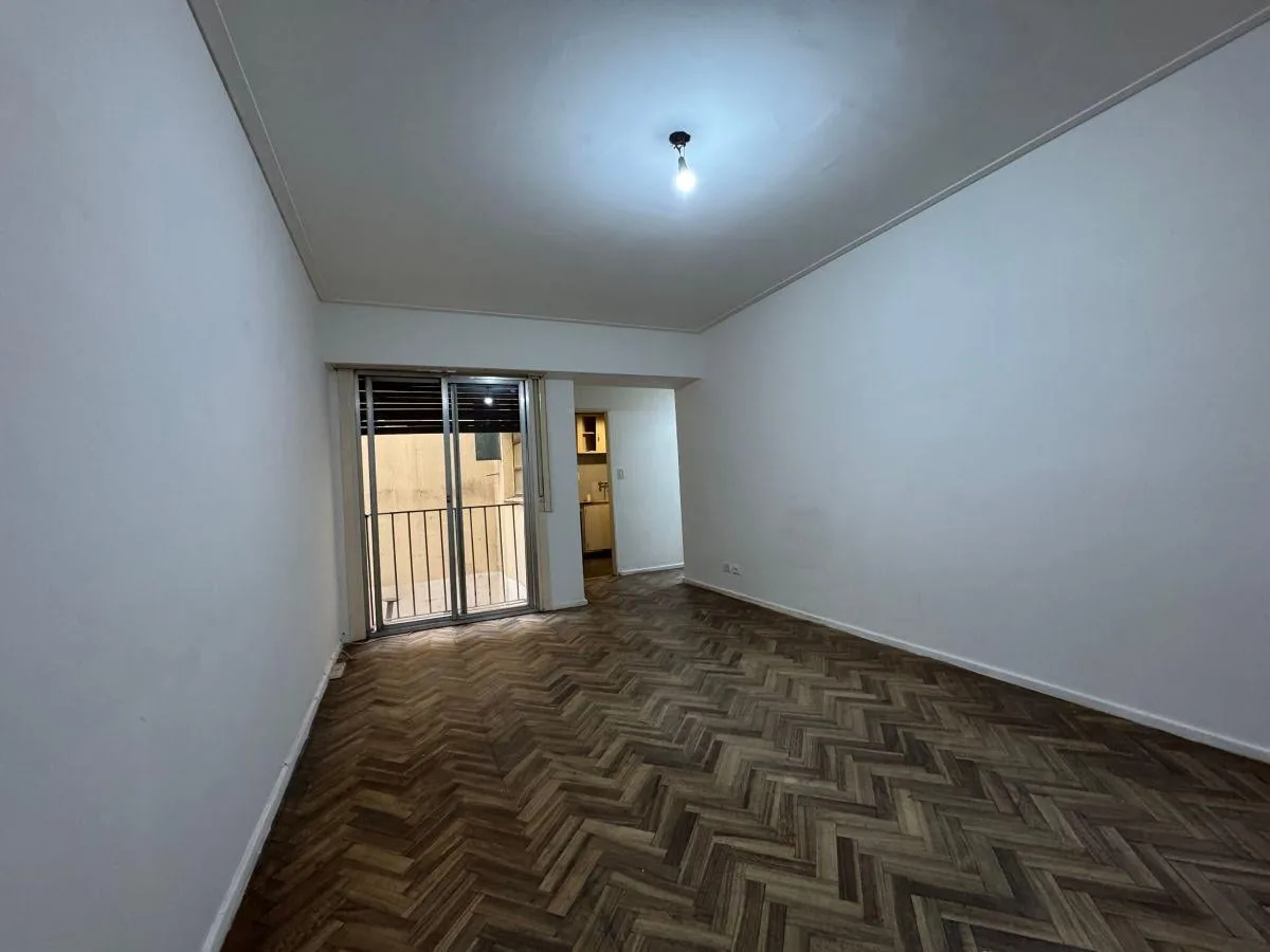 2 ambientes en Belgrano con balcón francés