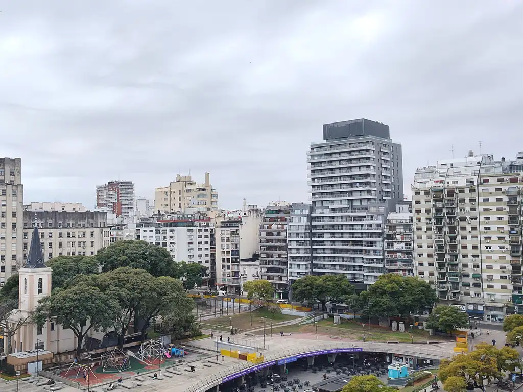 2 ambientes con balcón y AC