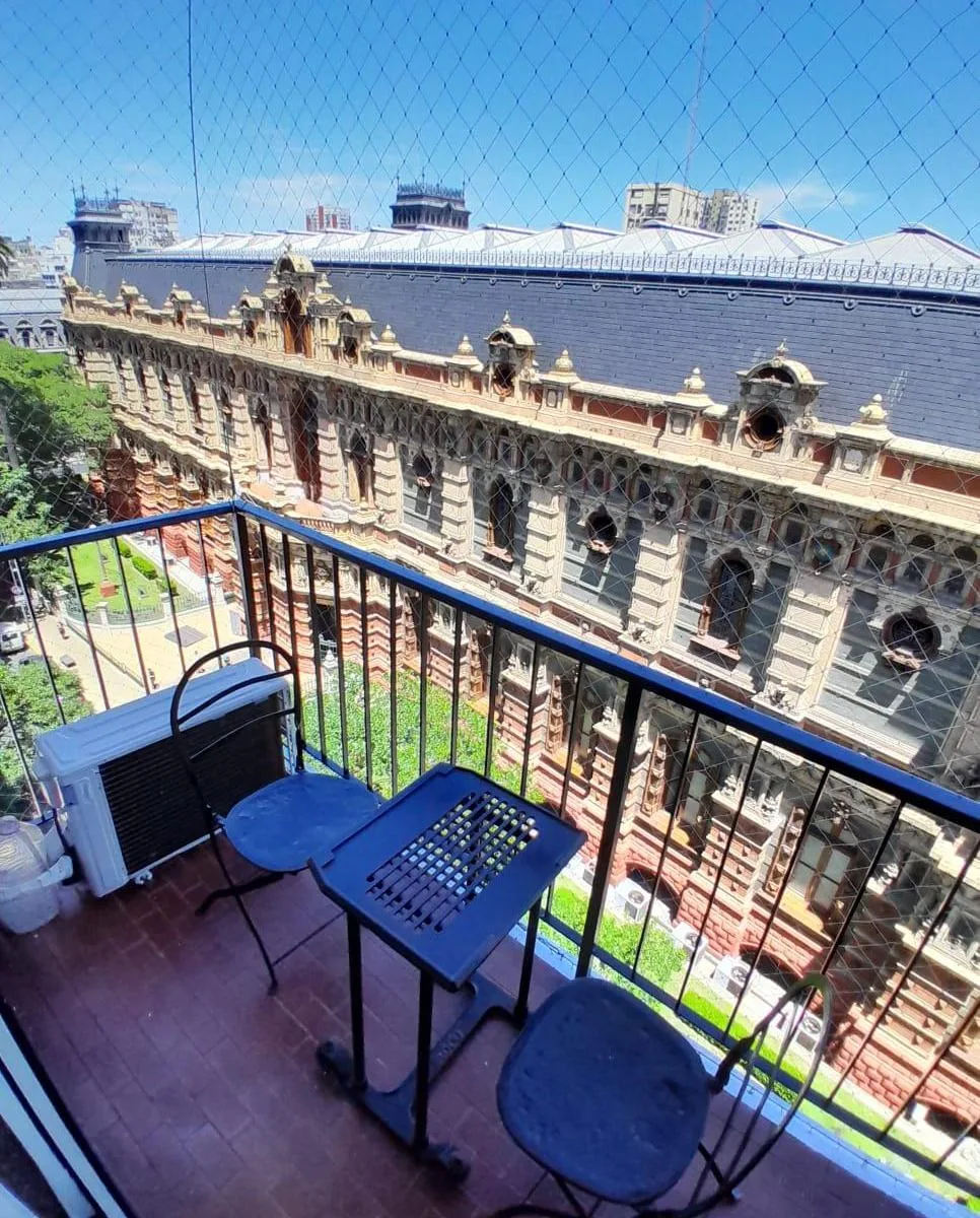 Monoambiente amoblado con balcón